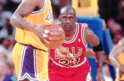 开云下载-乔丹在纽约的比赛中退赛