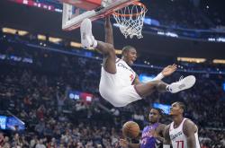 开云体育官方网站-快船险胜猛龙，晋级总决赛实现突破