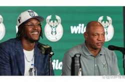 开云APP-NBA球星合影曝光，粉丝热议新赛季看点的简单介绍