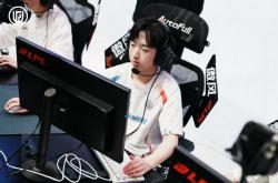 开云下载-TL横扫FLY，Deft打出惊人五杀小组赛2:1（釜山）