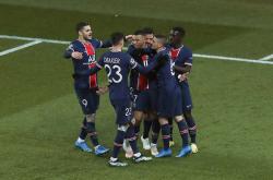 开云体育官网-欧洲联赛16强战拉开序幕，战况激烈