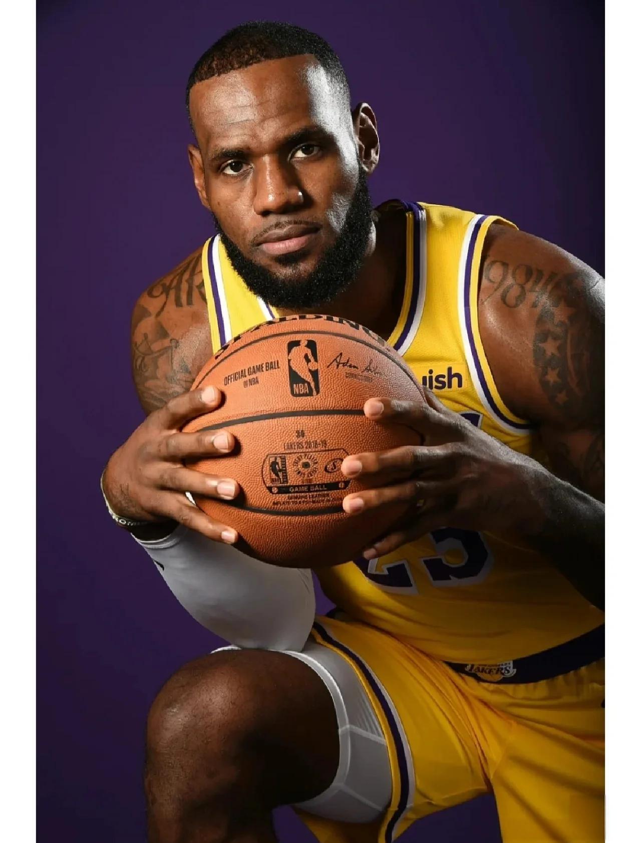 包含篮球明星詹姆斯将宣布退役的词条