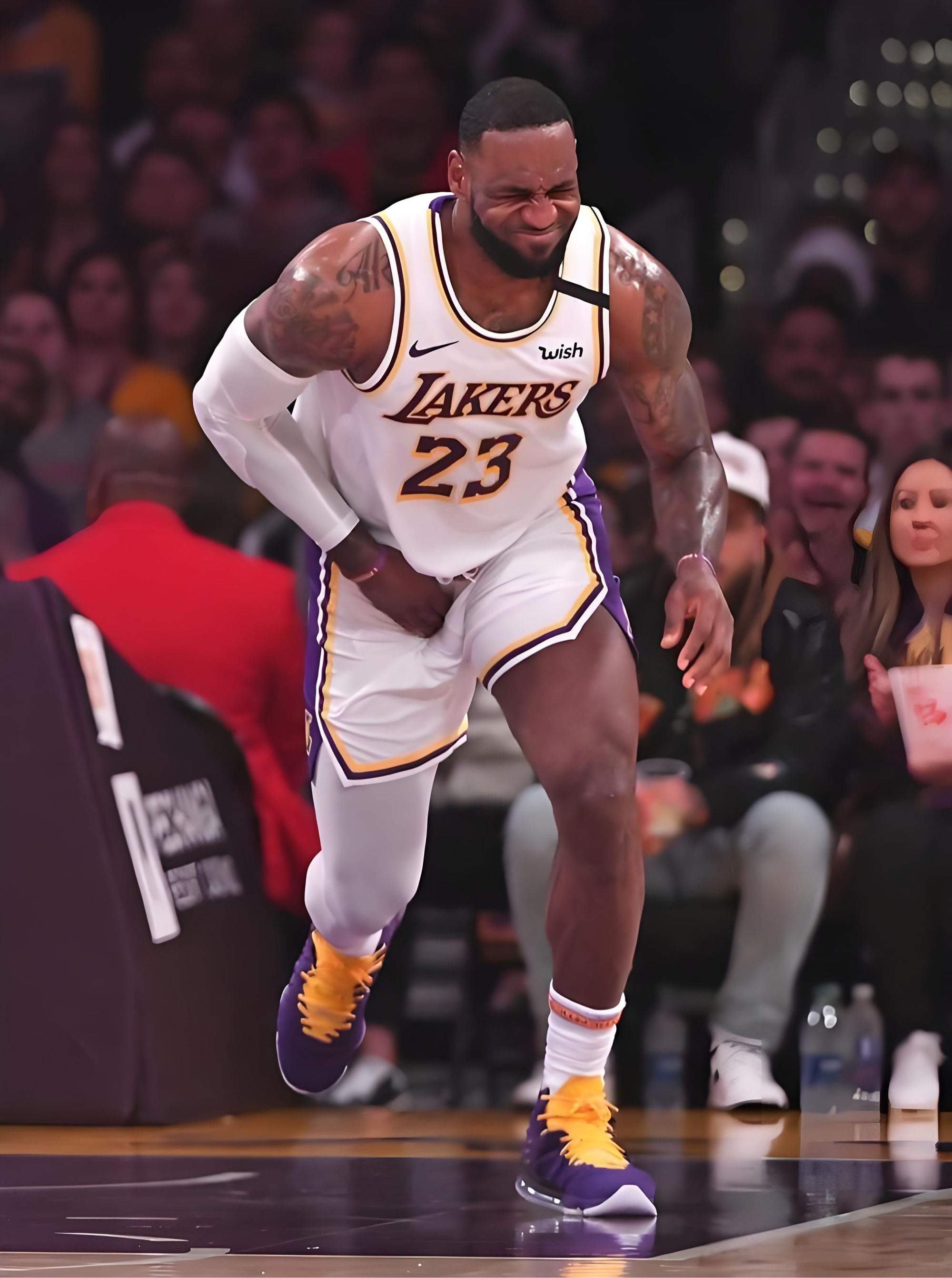 篮球明星詹姆斯将逆转