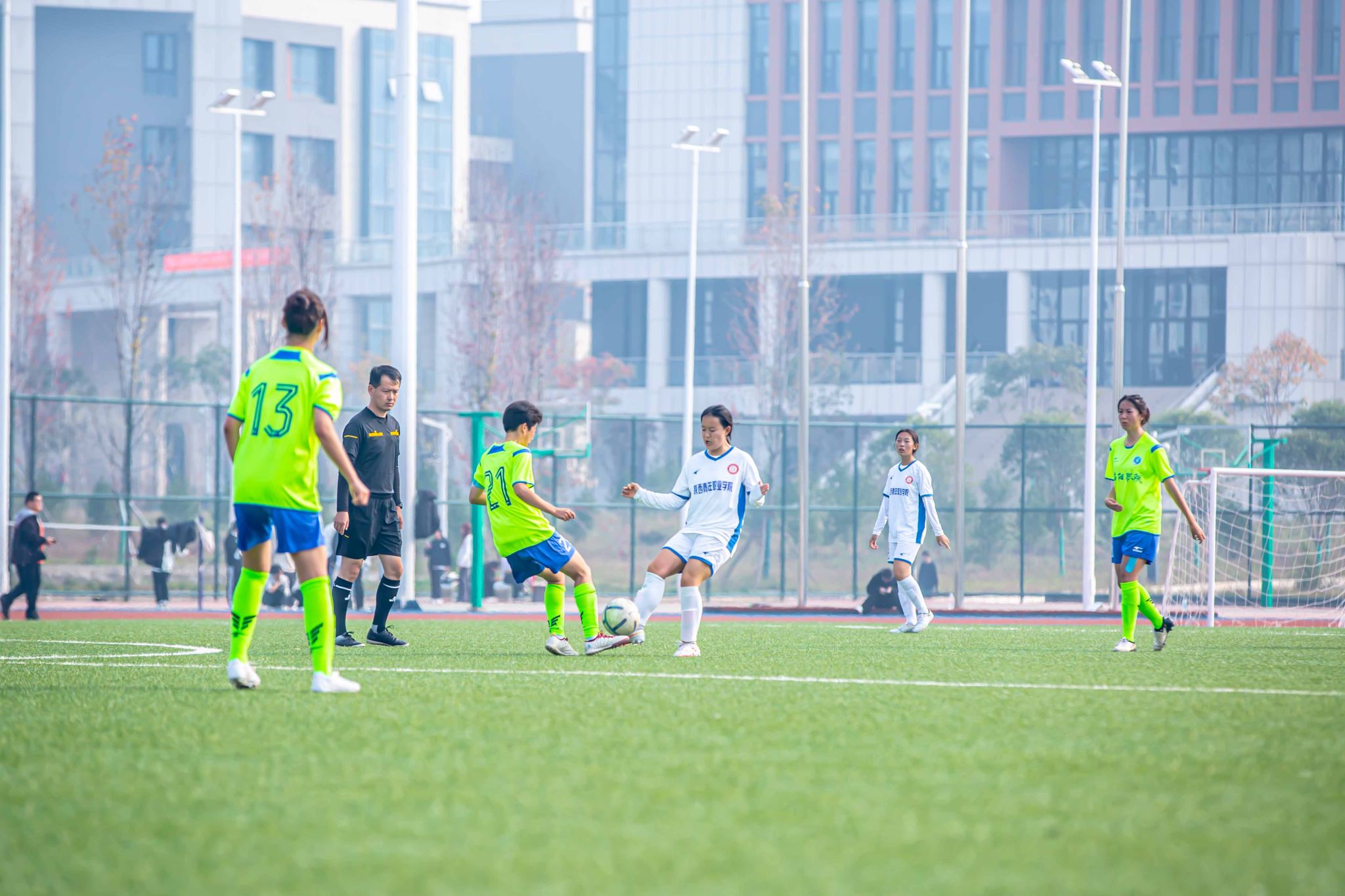 包含中国女足队员备战有方，斩获佳绩的词条