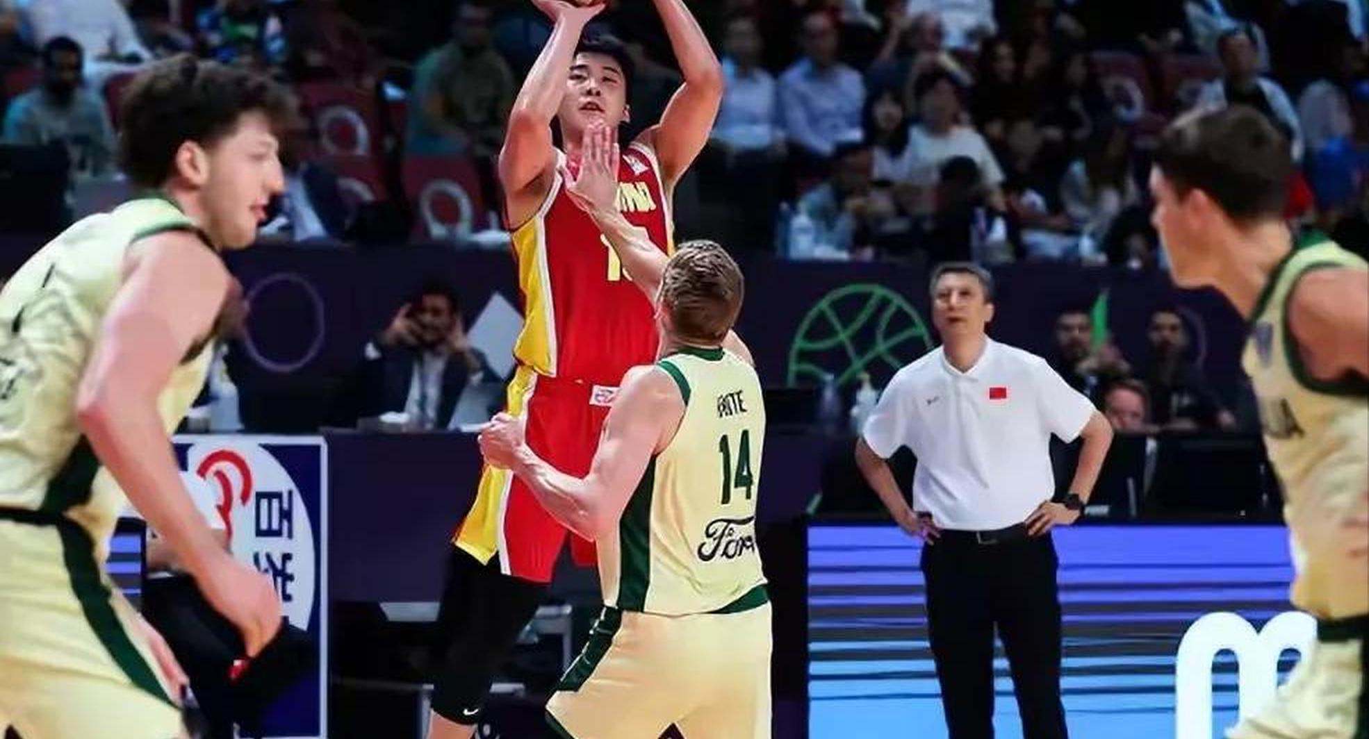 年轻球员崭露头角,CBA比赛沸腾全场 年轻球员崭露头角,CBA比赛沸腾全场