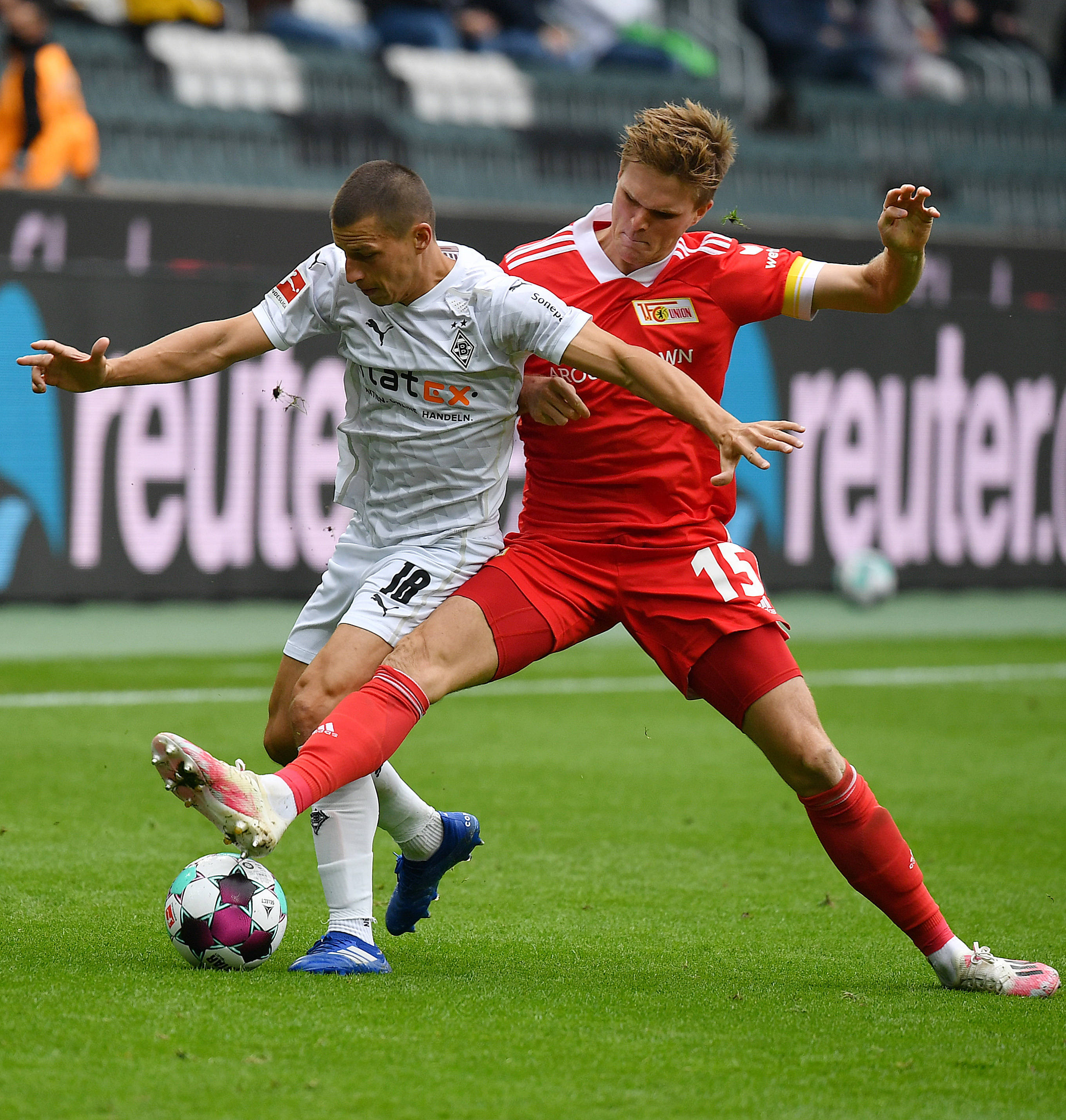 斯图加特球员进攻疲软，主帅需调整进攻战术