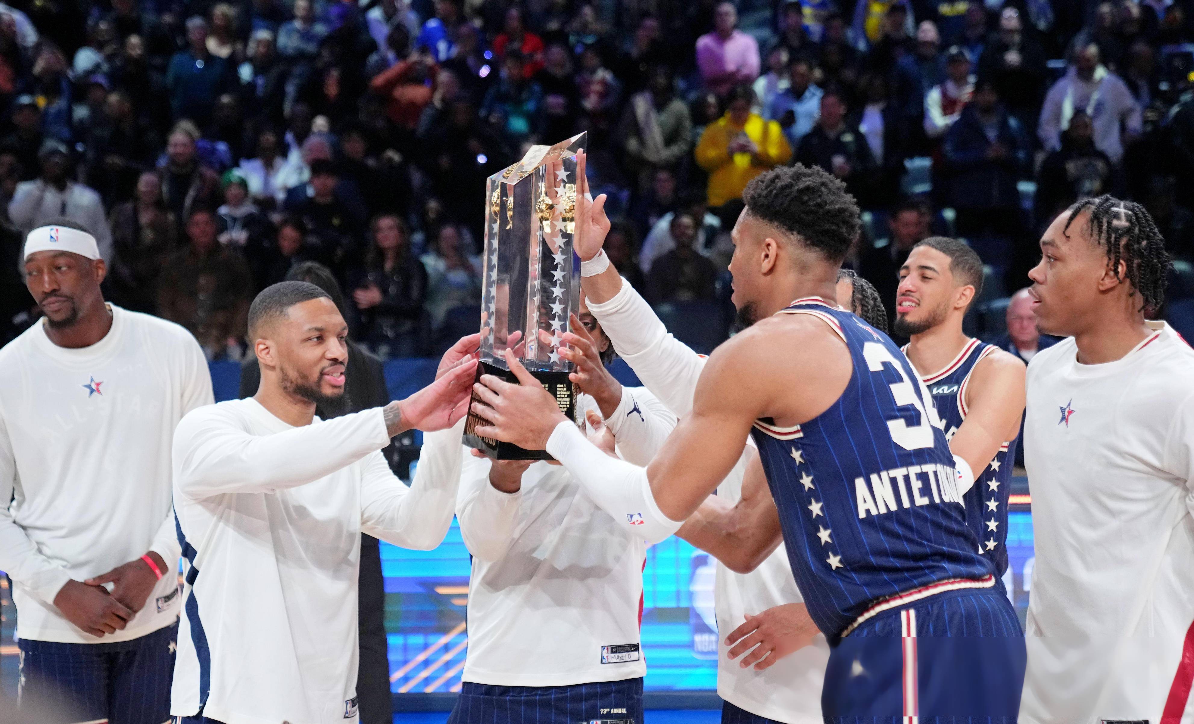 美国NBA季前赛开战，球星纷纷亮相