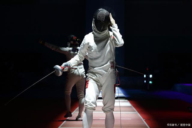 意大利击剑选手夺冠，精湛剑术令人赞叹