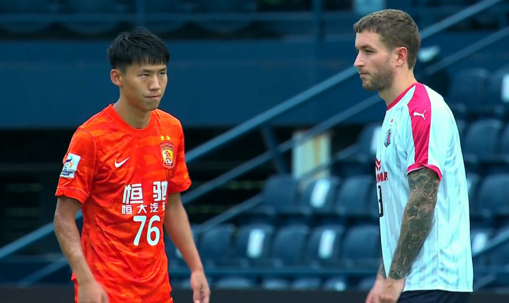 日本强队遭遇亚冠惨败,球迷扼腕叹息 日本强队遭遇亚冠惨败,球迷扼腕叹息