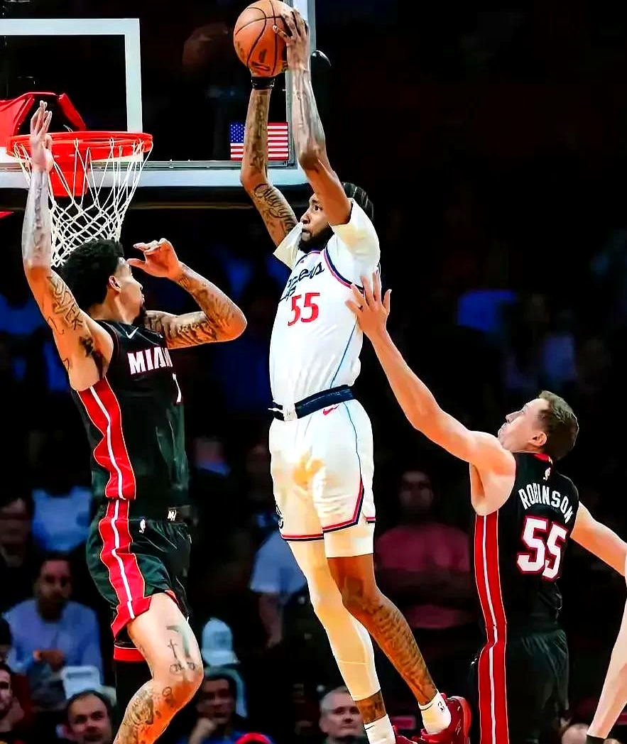 猛龙飞天！伦纳德独霸篮下稳擒胜利