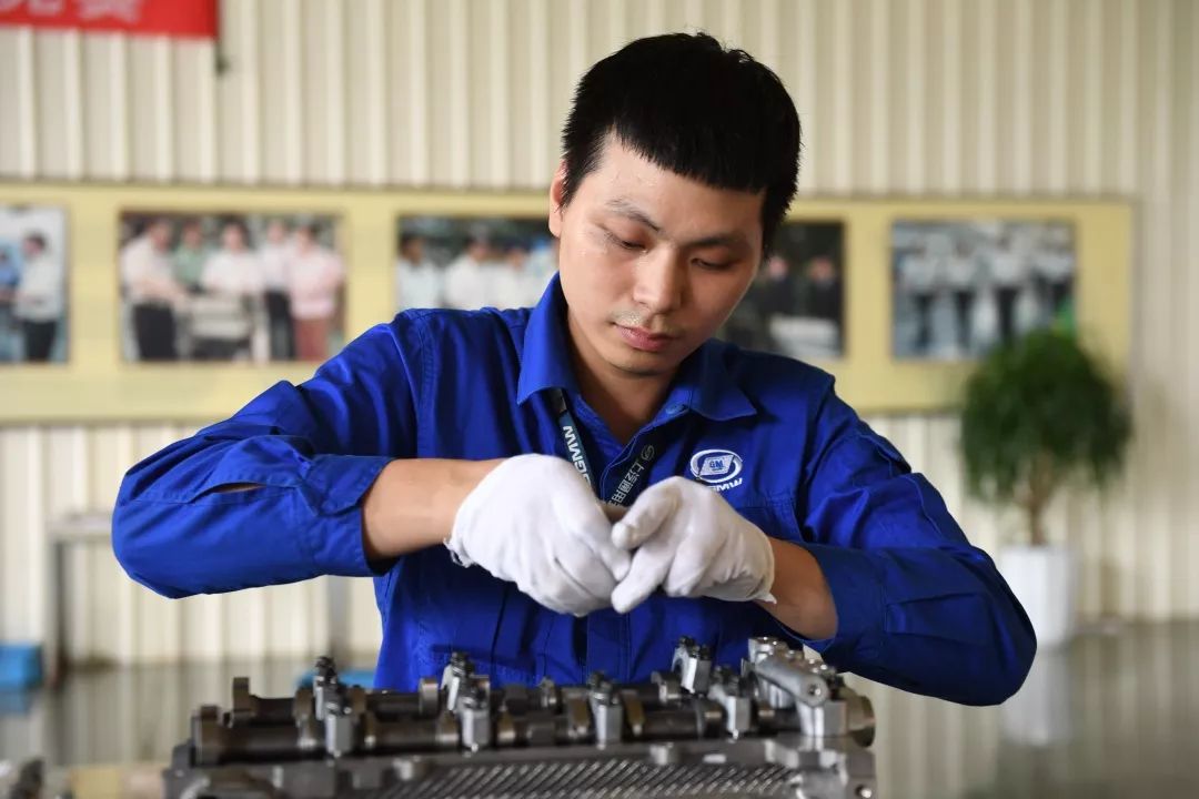 包含技术精湛，选手步步为营卫冕成功的词条