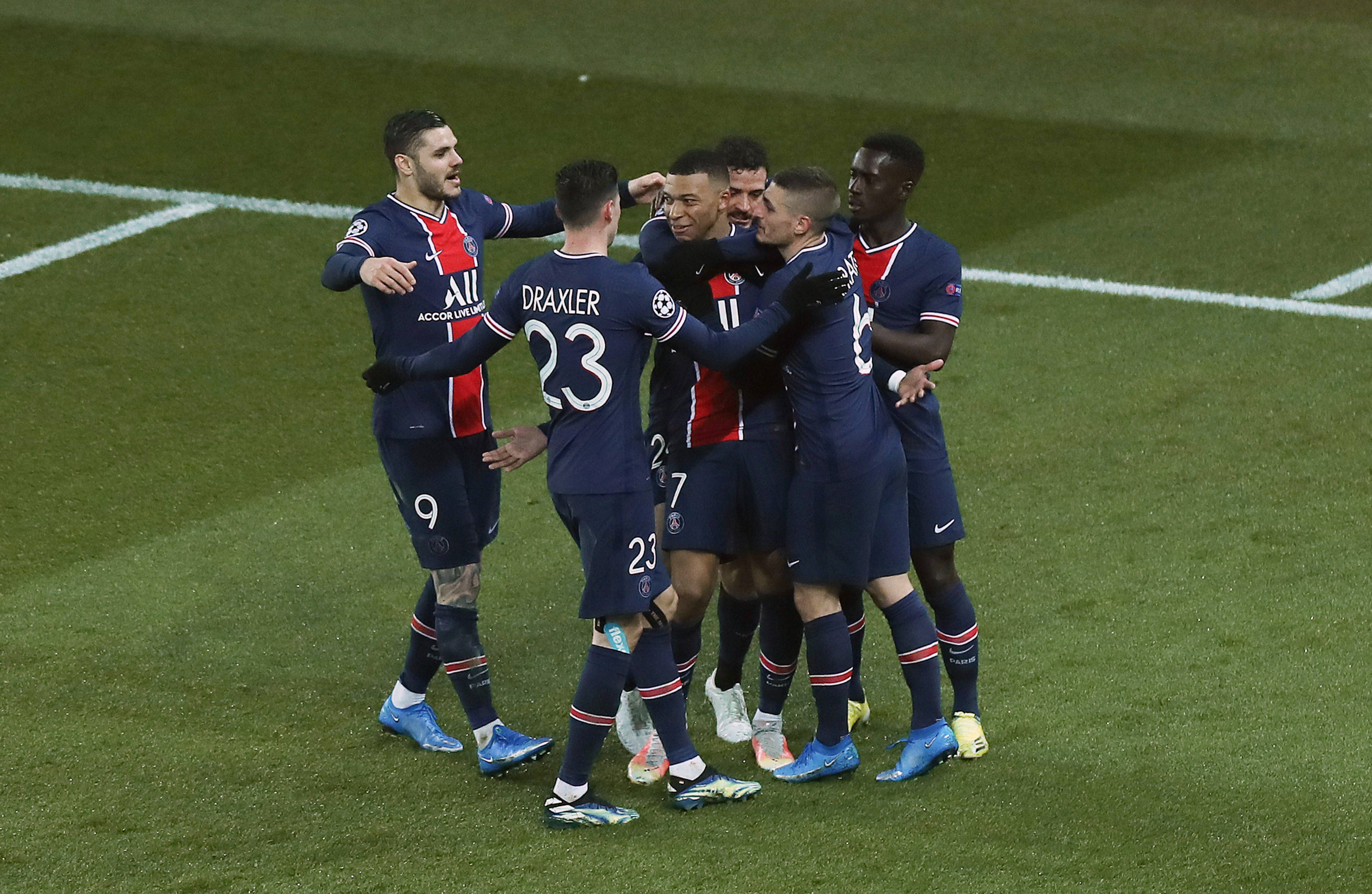 欧洲联赛16强战拉开序幕，战况激烈