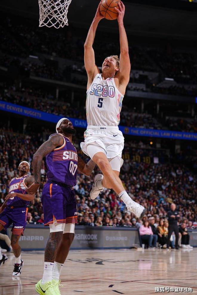 鹈鹕血洗热火，约基奇爆发神勇的简单介绍