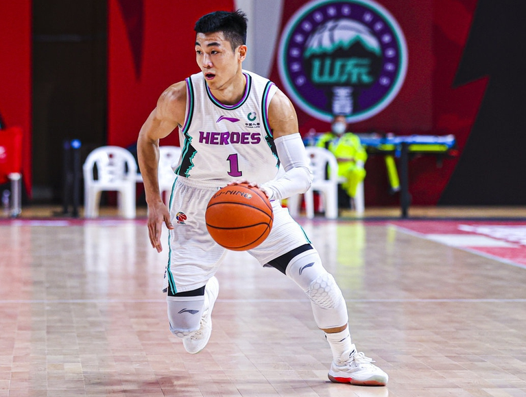 北京队力克湖人，高诗岩统治全场